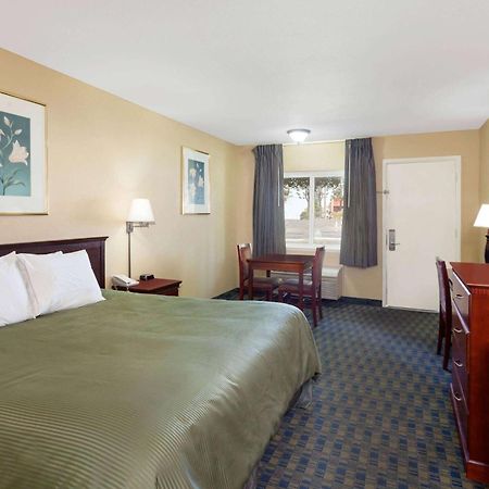 Travelodge By Wyndham Orange County Airport/ Κόστα Μέσα Εξωτερικό φωτογραφία