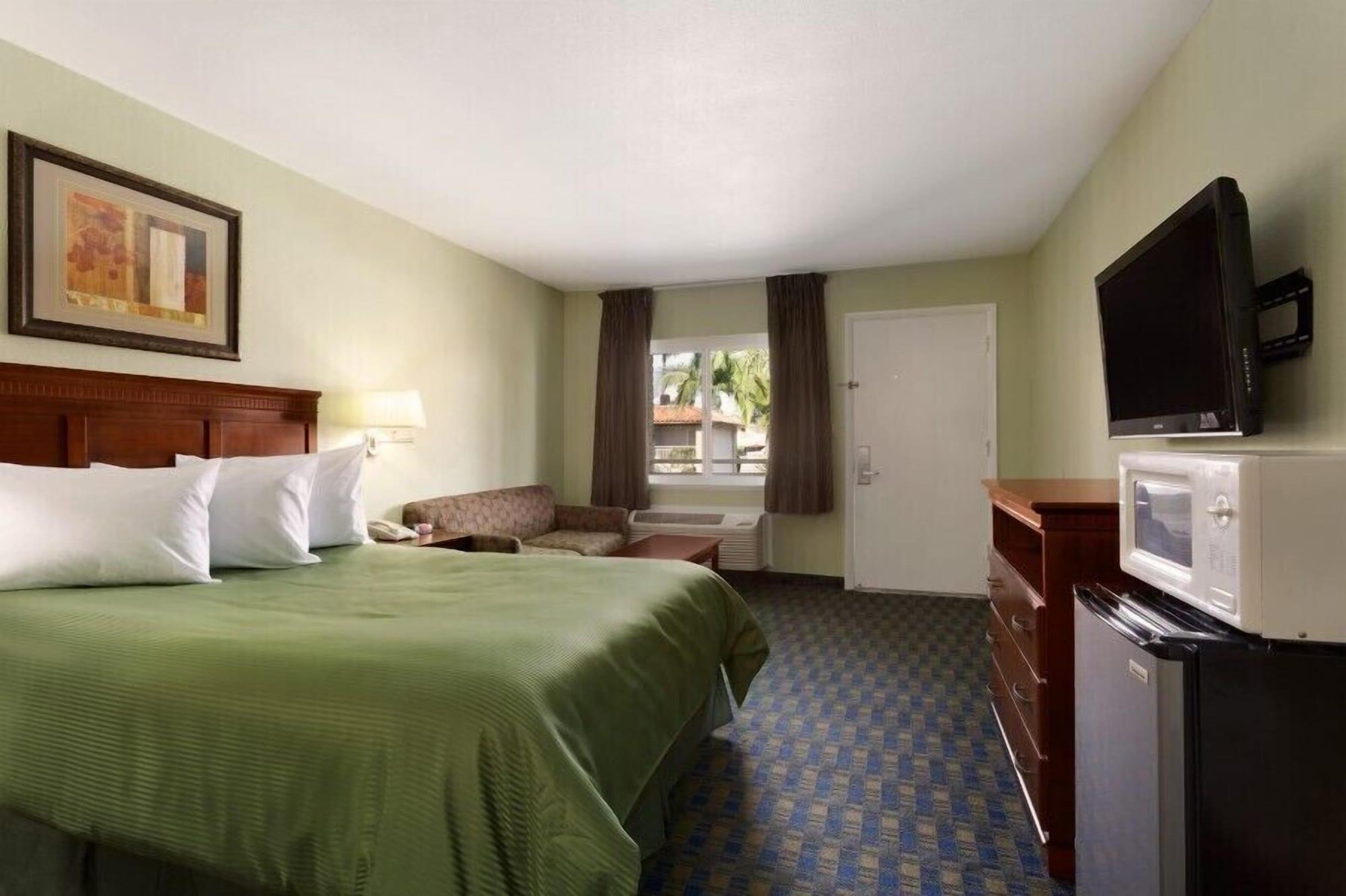 Travelodge By Wyndham Orange County Airport/ Κόστα Μέσα Εξωτερικό φωτογραφία