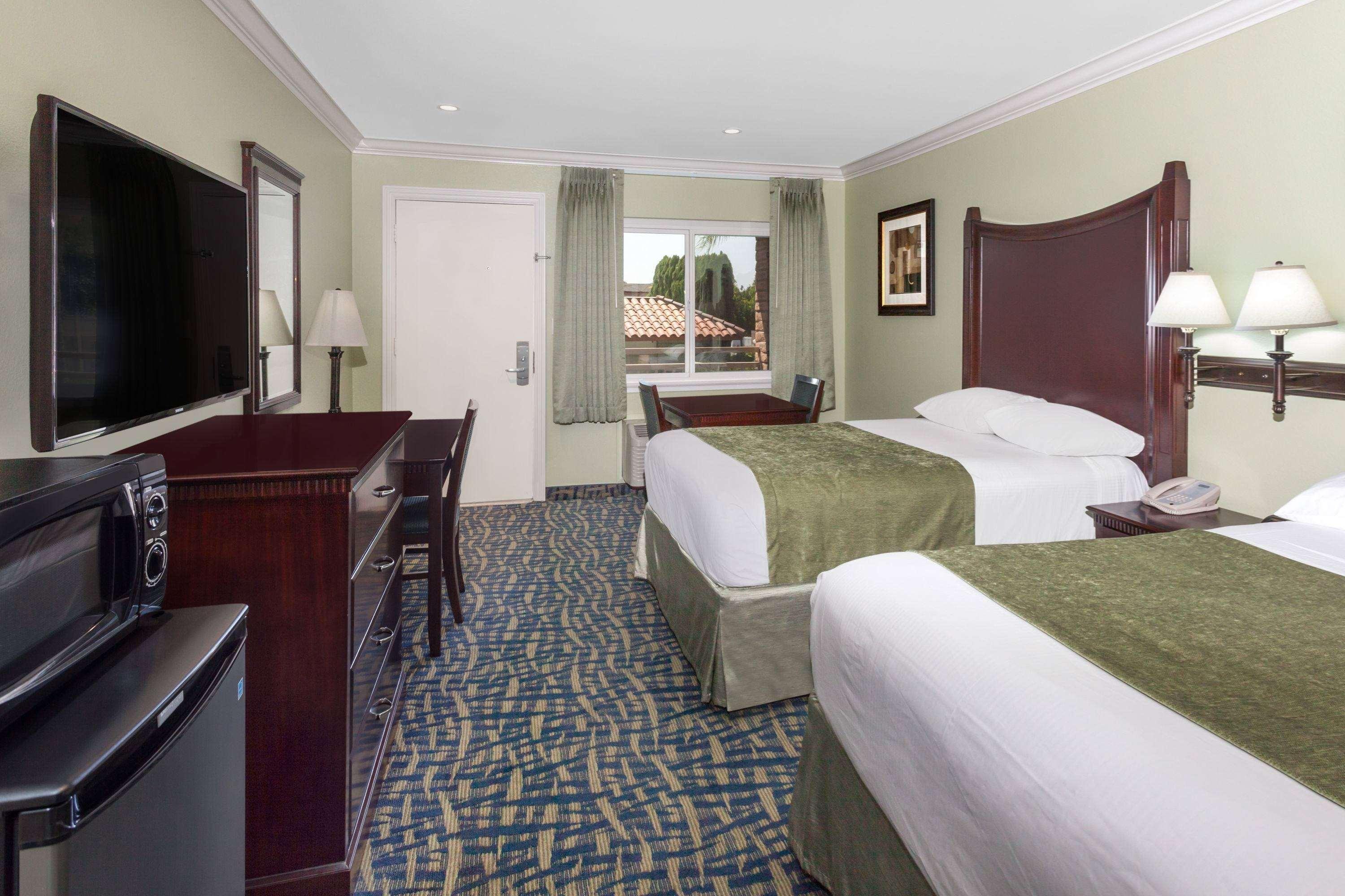 Travelodge By Wyndham Orange County Airport/ Κόστα Μέσα Εξωτερικό φωτογραφία