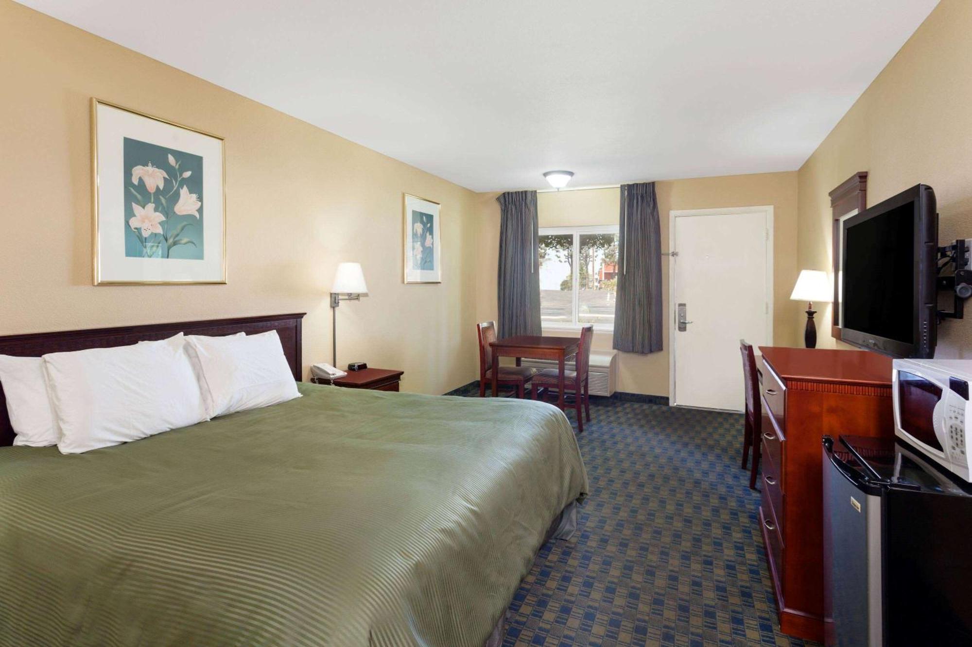 Travelodge By Wyndham Orange County Airport/ Κόστα Μέσα Εξωτερικό φωτογραφία